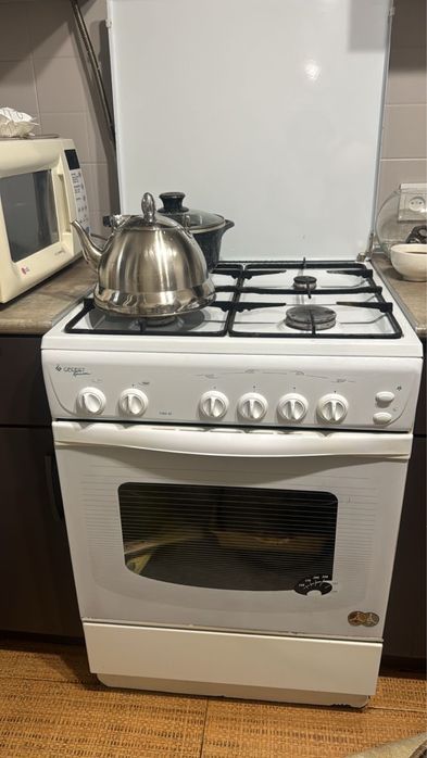 Продам газовую плиту