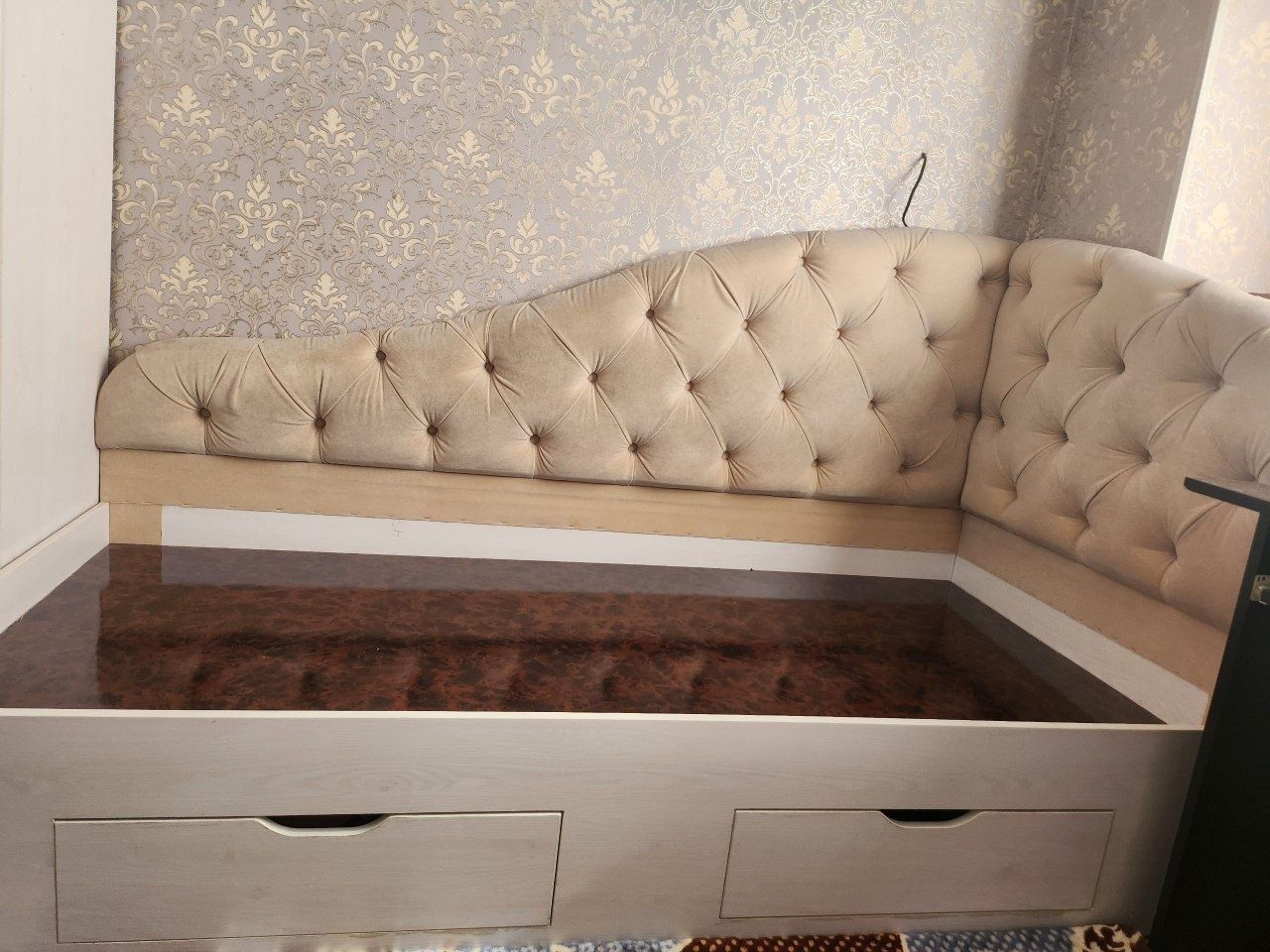 bir kishilik divan