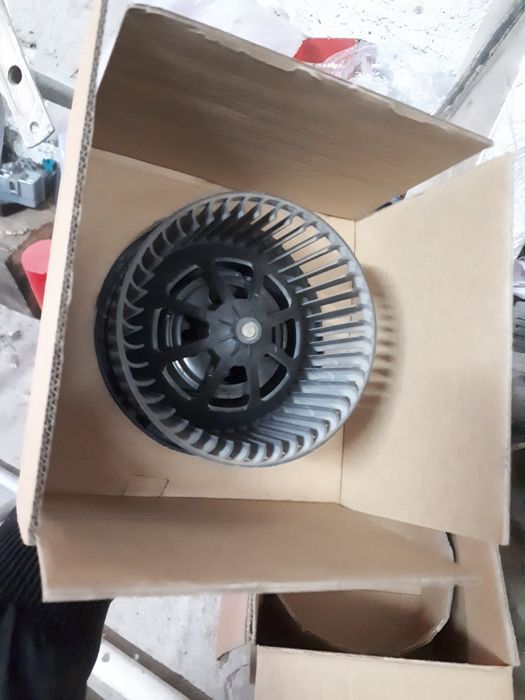 Продам моторчик на печку от мерседеса с класса в кузове w204