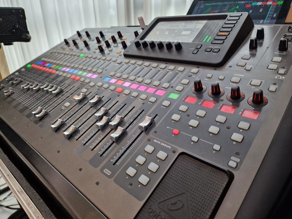 Behringer X32 – Mixer digital profesional, stare excelentă