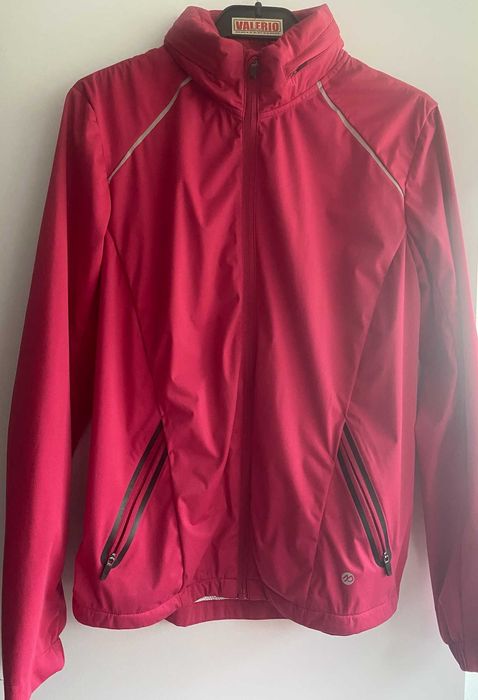 Jacheta/Geaca sport C&A, roz, subtire, S/36 cu gluga ascunsa, nou