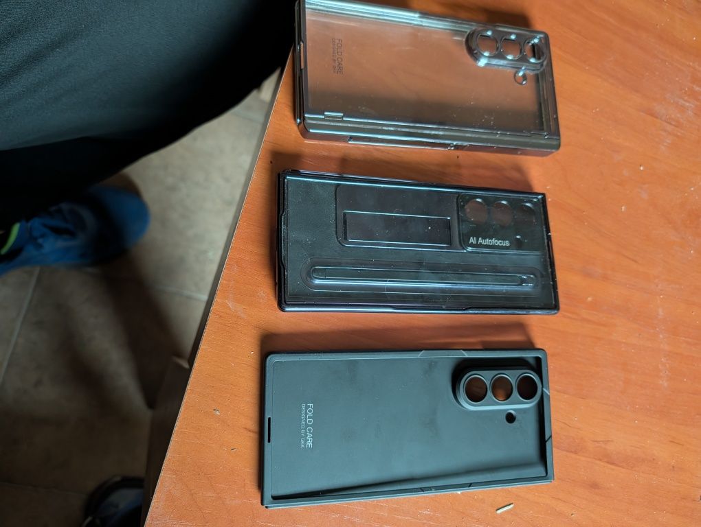 Продавам 4 калъфа за Самсунг Фолд 7