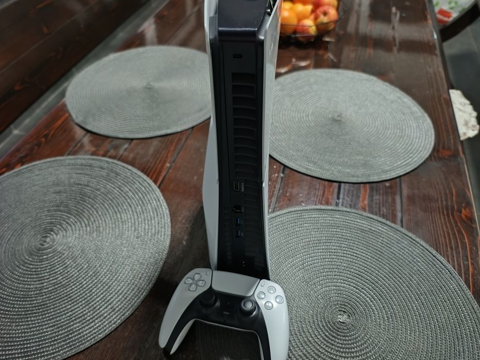 Vând PS5 Slim DiskEdition cu toate accesoriile