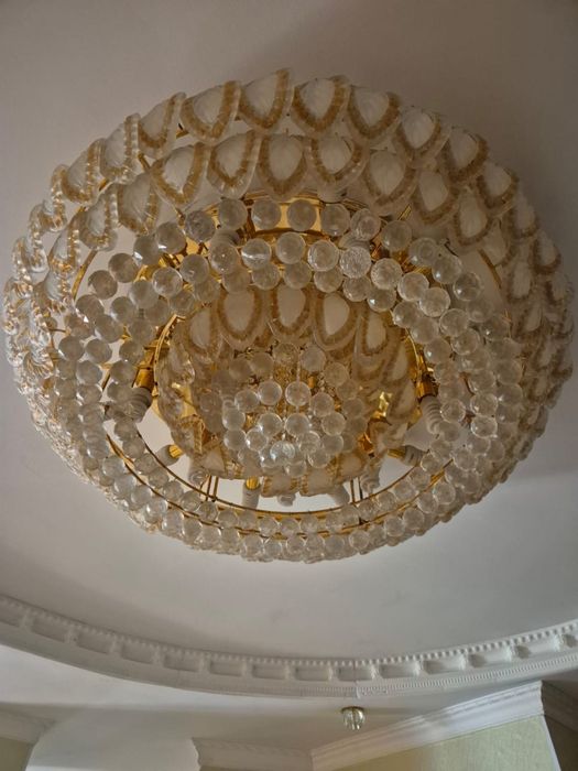 Продам большую люстру