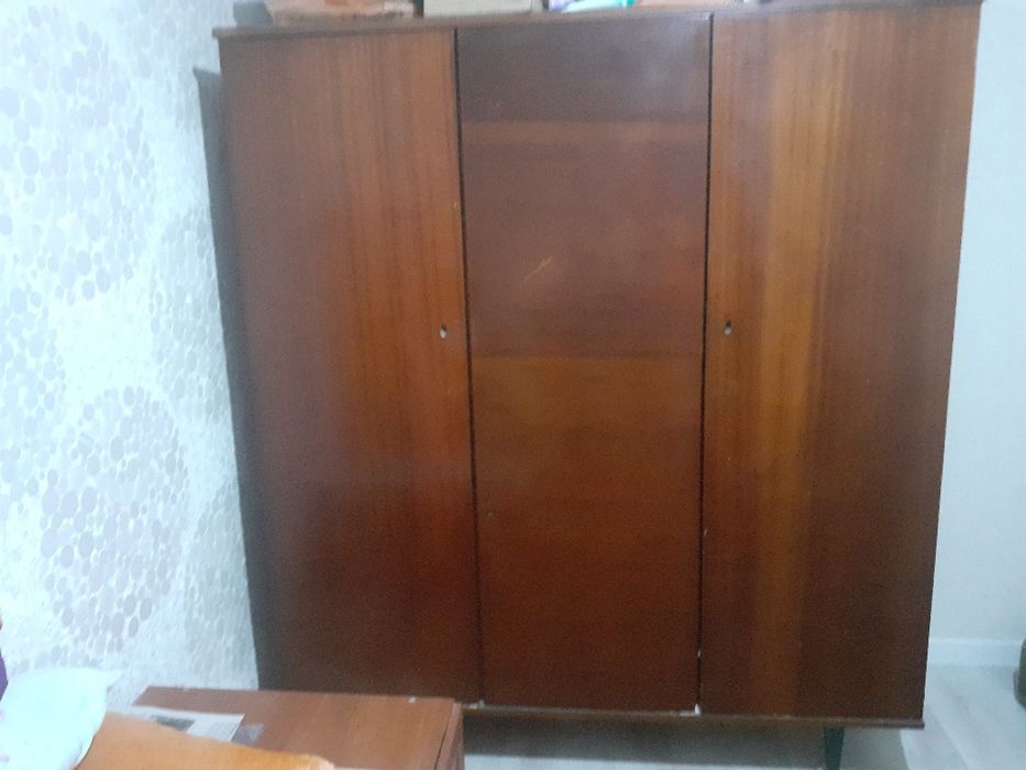 Продам б/у шифоньер