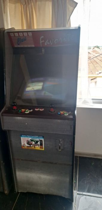Продавам електронни игри.