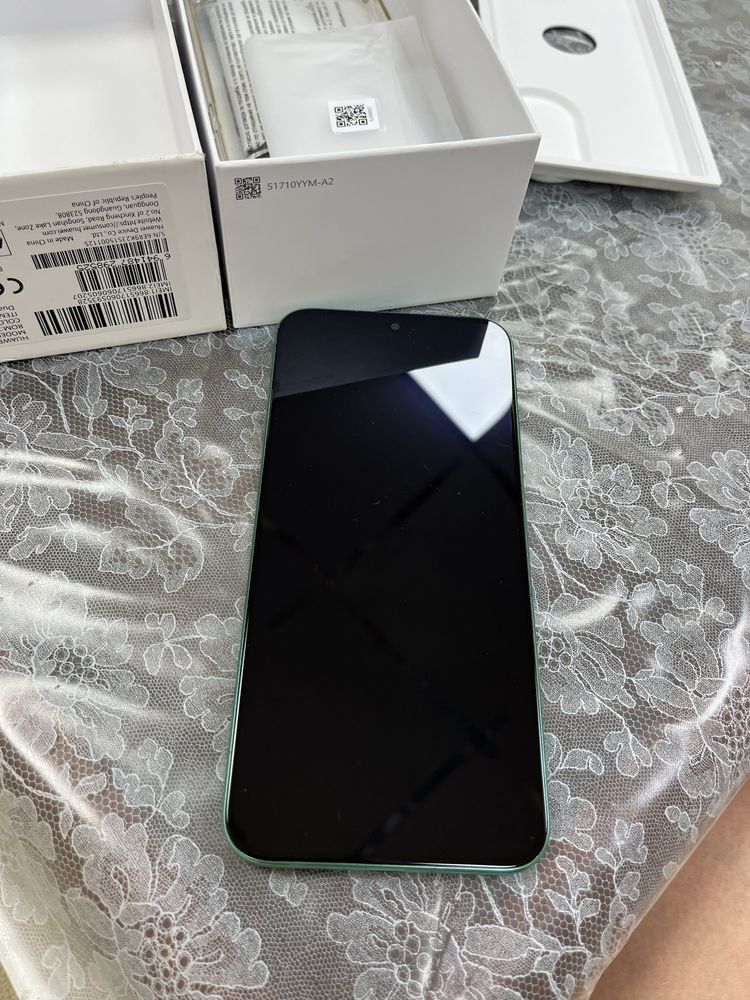 Huawei Nova 11 с кутия