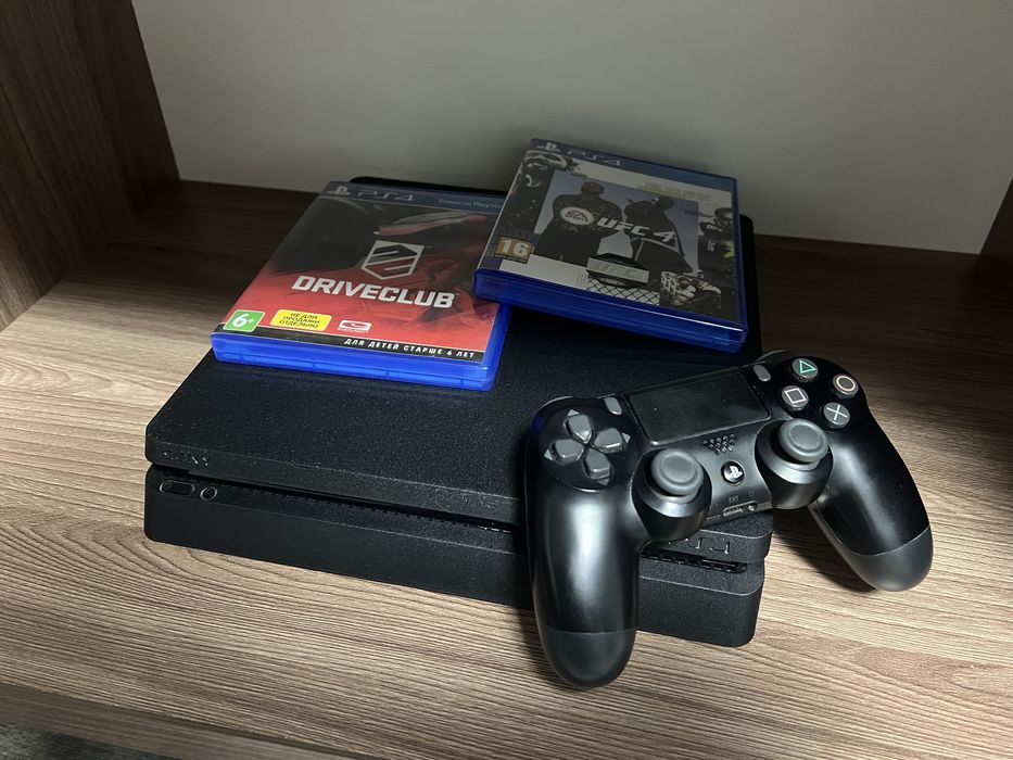 Продам PS 4 Slim