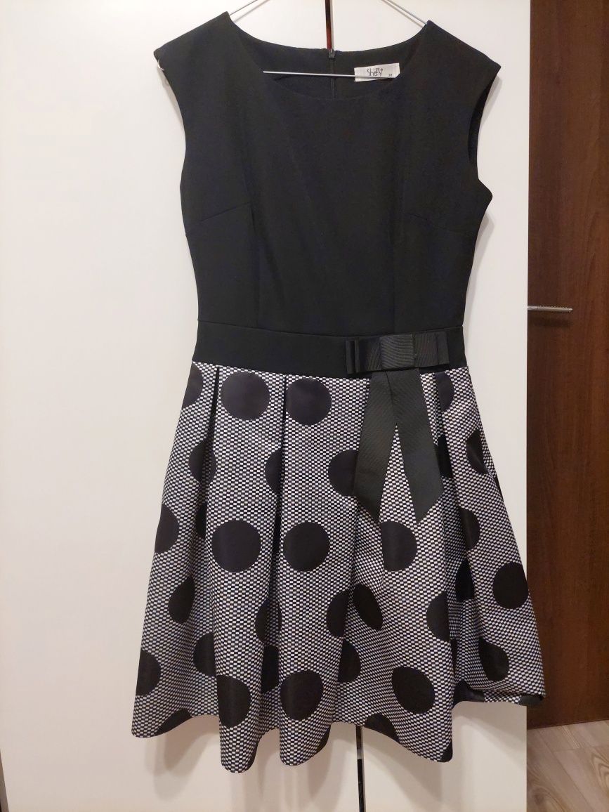 Vând rochie neagra