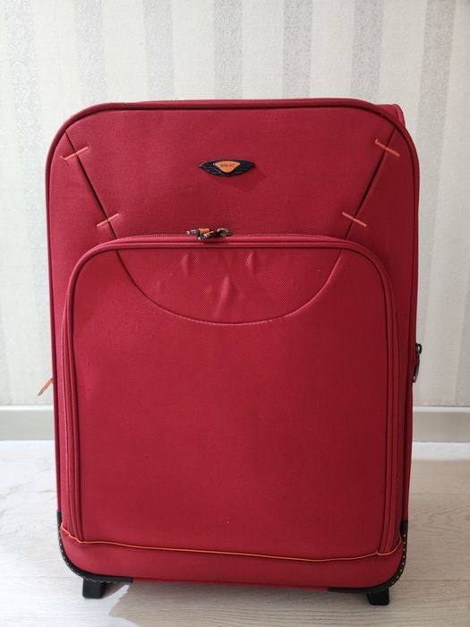 Чемодан дорожный