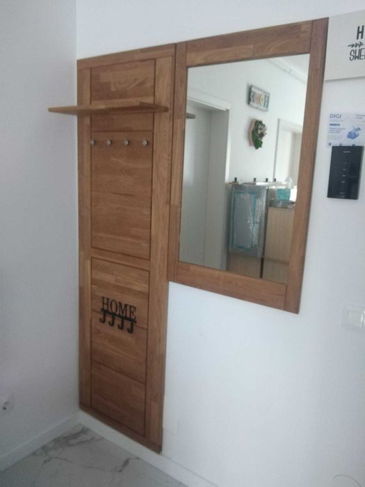 Cuier de lemn cu oglindă