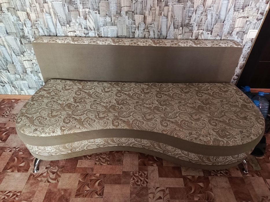Продам хорошую софу (диван)