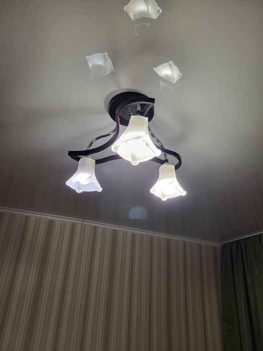 Продам люстру  для