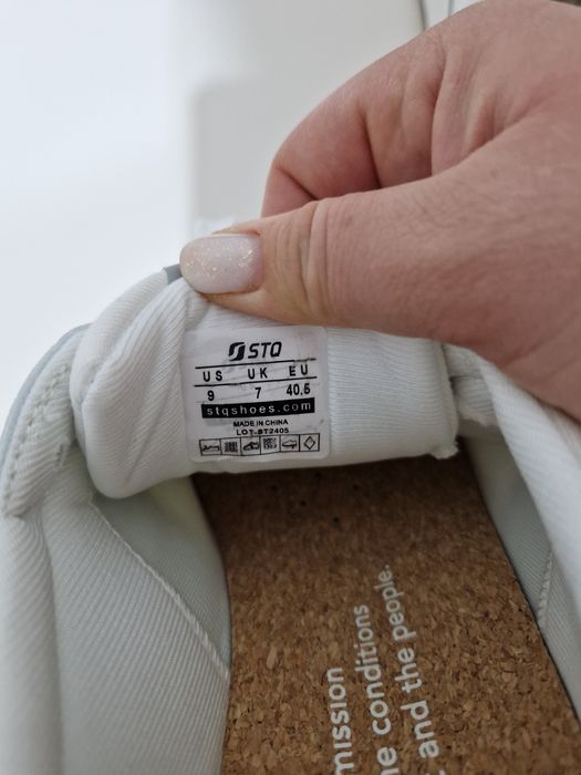 Adidasi noi dama, marimea 40,5