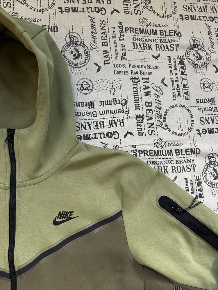 Nike Tech Fleece original горнище.L