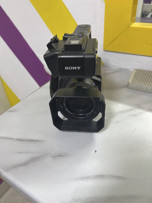 продам видеокамеру sony за дешево