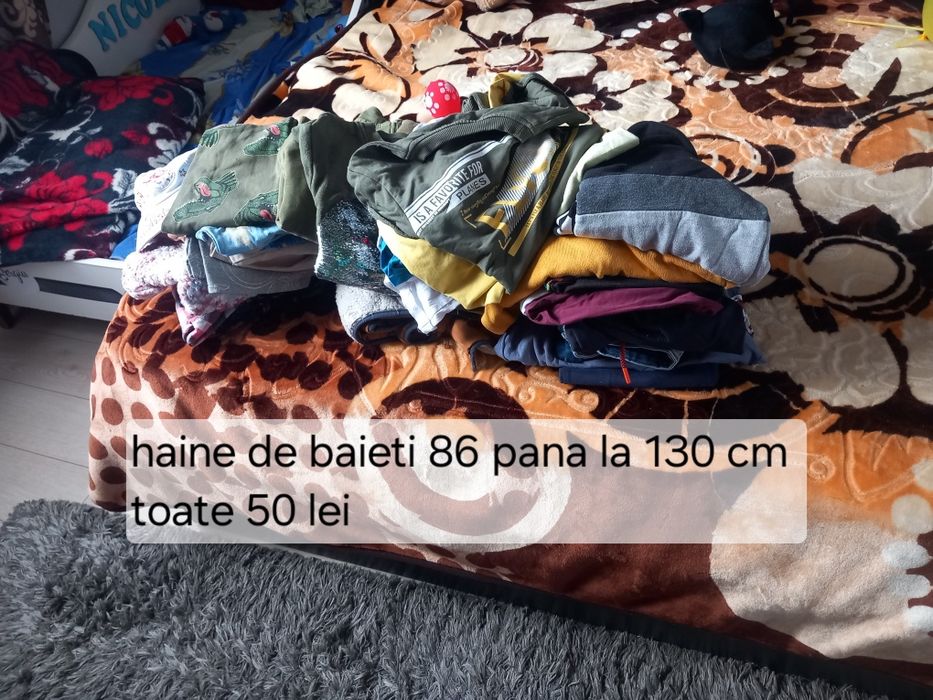 Vând haine de băieți