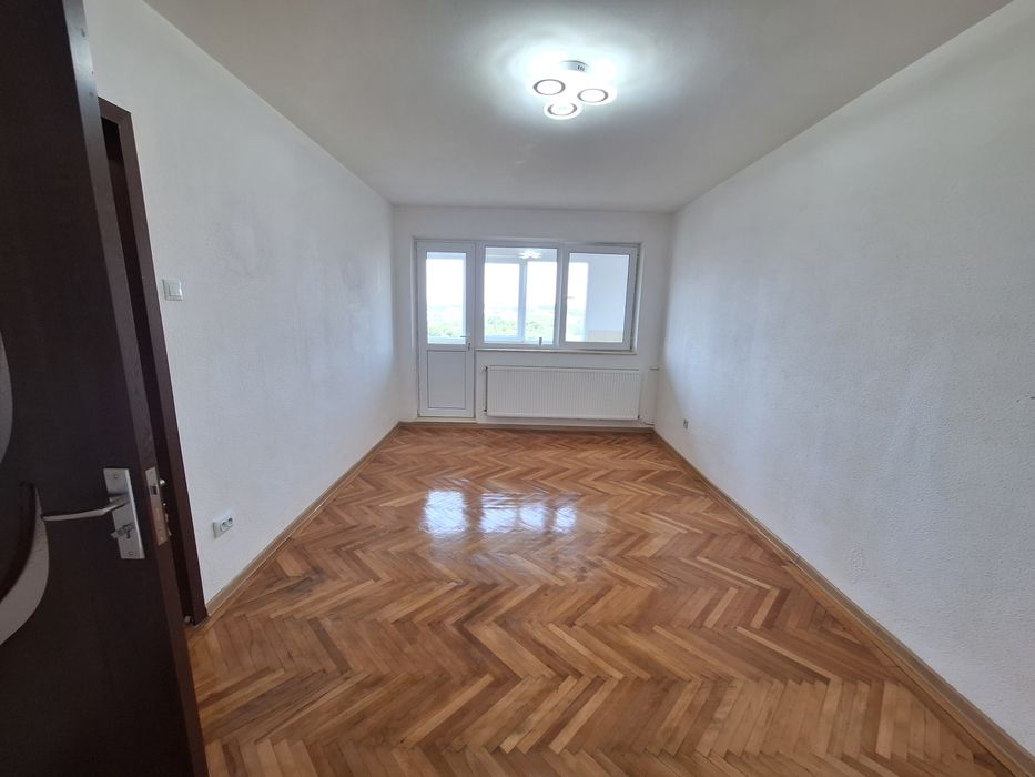 Proprietar apartament 3 camere decomandat  zona Gară renovat  recent