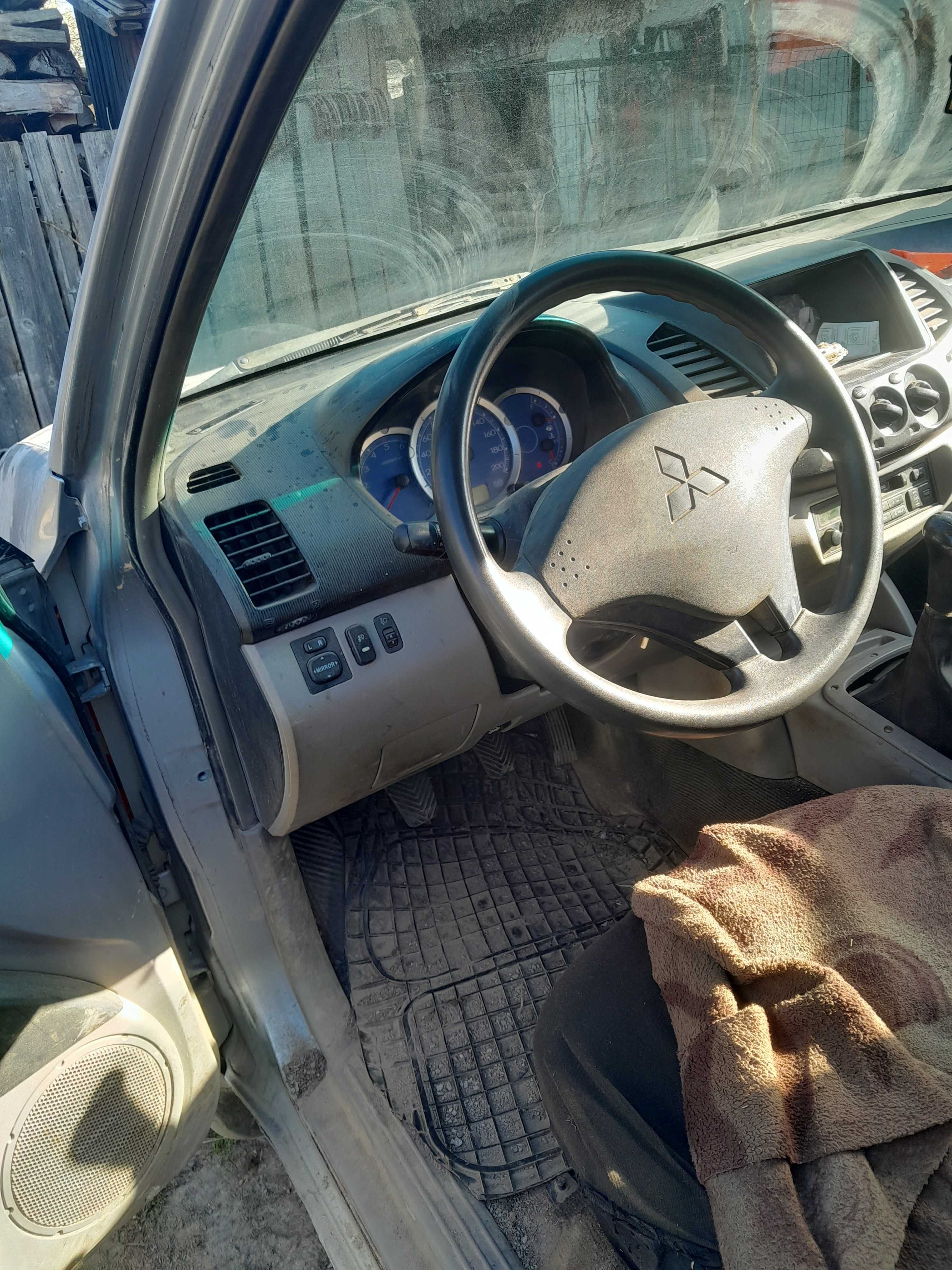 Mitsubishi l200                .