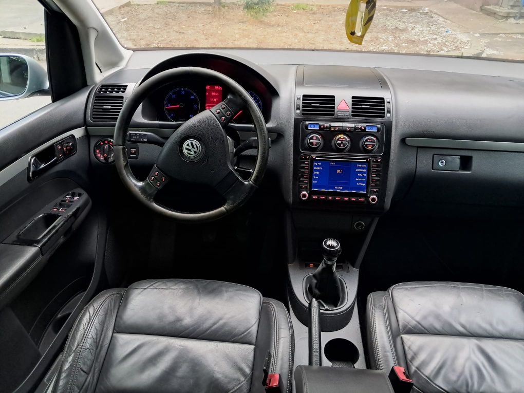 Volkswagen Touran 7 locuri 1.9 TDI 105Cp 6+1 V>Navigație >Piele>Xenon