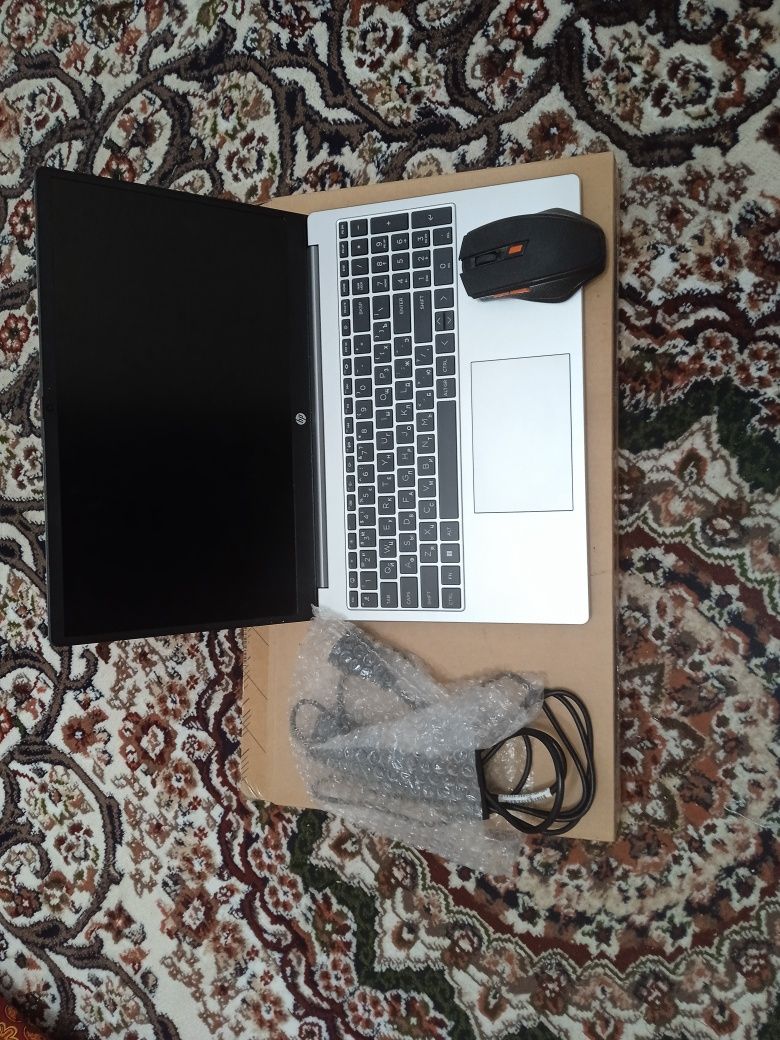 Noutbuk HP  12/512 XOTIRA