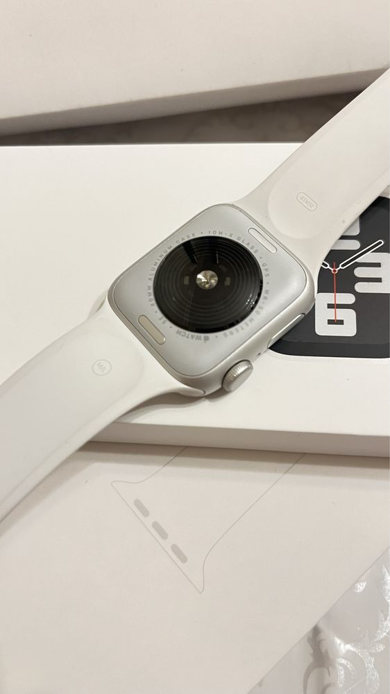 Apple watch SE silver 40mm 2nd gen / Эпл вотч второе поколение