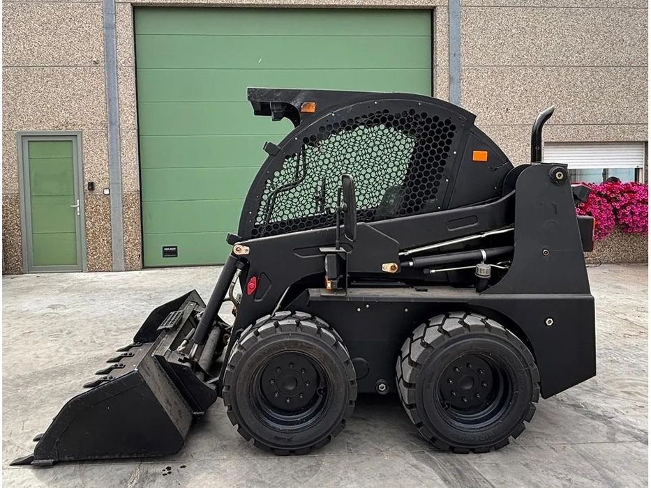 Vand mini incarcator/ bobcat Heman 175, 2.9t, 60cp Variante / Schimb !