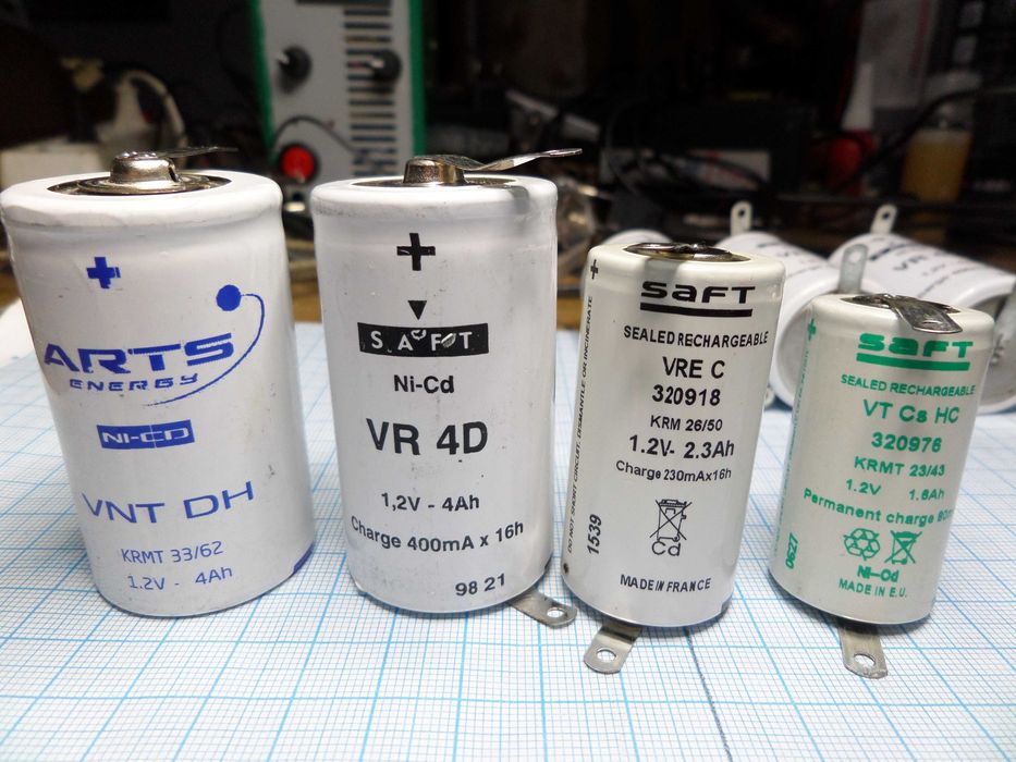 Acumulatori Ni-Cd noi 4Ah mari LR20 made in France foarte buni