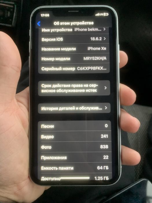 Iphone XR 64gb.    .     .     .     .