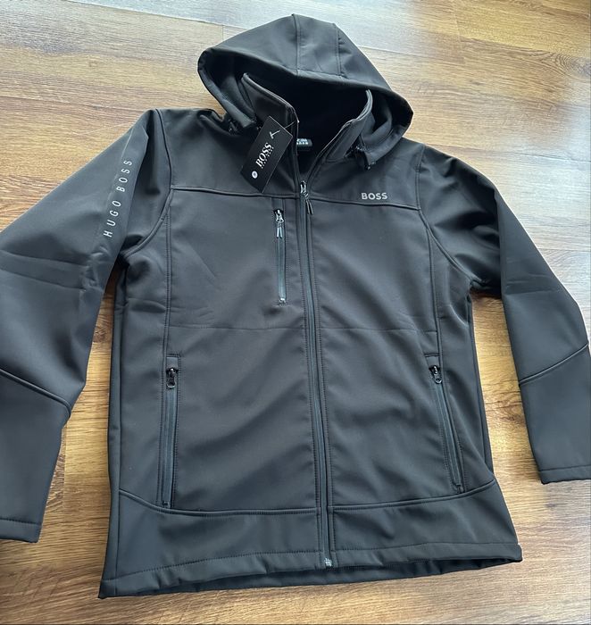 Мъжко,черно,Непромокаемо яке Hugo BOSS с топла подплата и сваляща качу