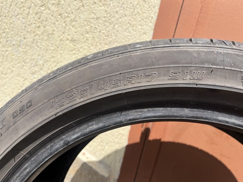 2 бр. летни гуми 225/45/17 Dunlop DOT 4221 5+ mm