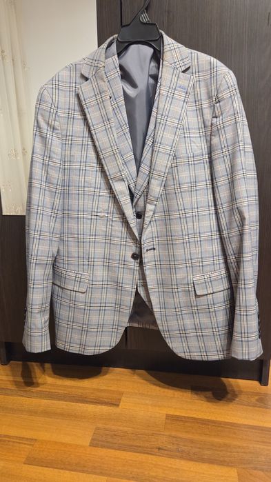 Costum barbatesc din 3 piese! Nou!