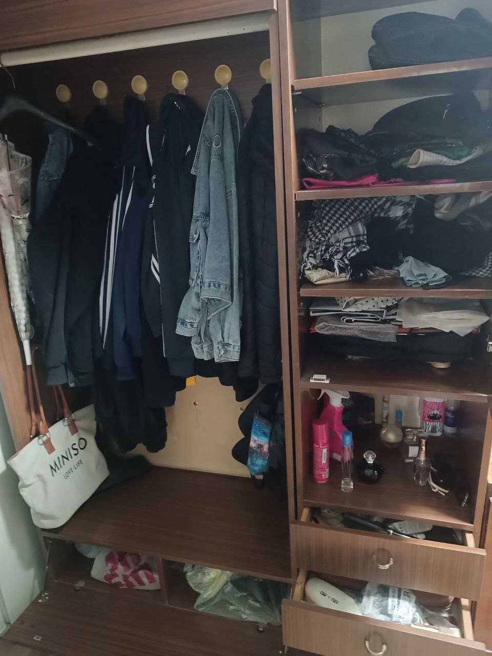 Стенка в прихожую