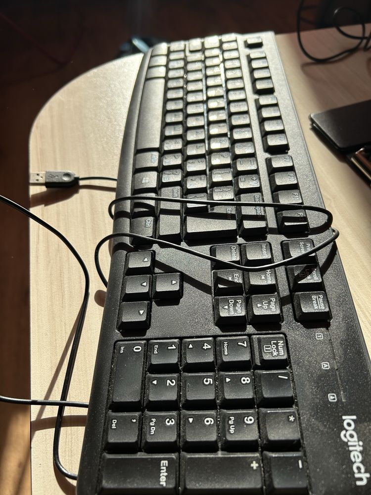 Комплект клавиатура и мишка Logitech
