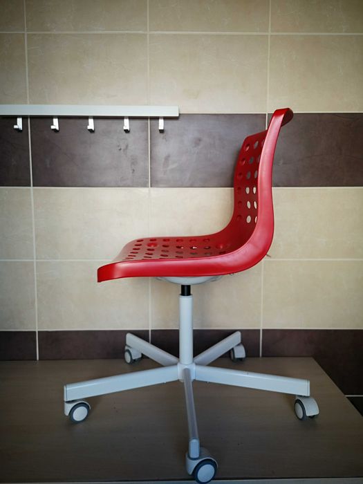 Scaun birou IKEA, rotativ, reglabil pe inaltime, cu roti, rosu cu alb