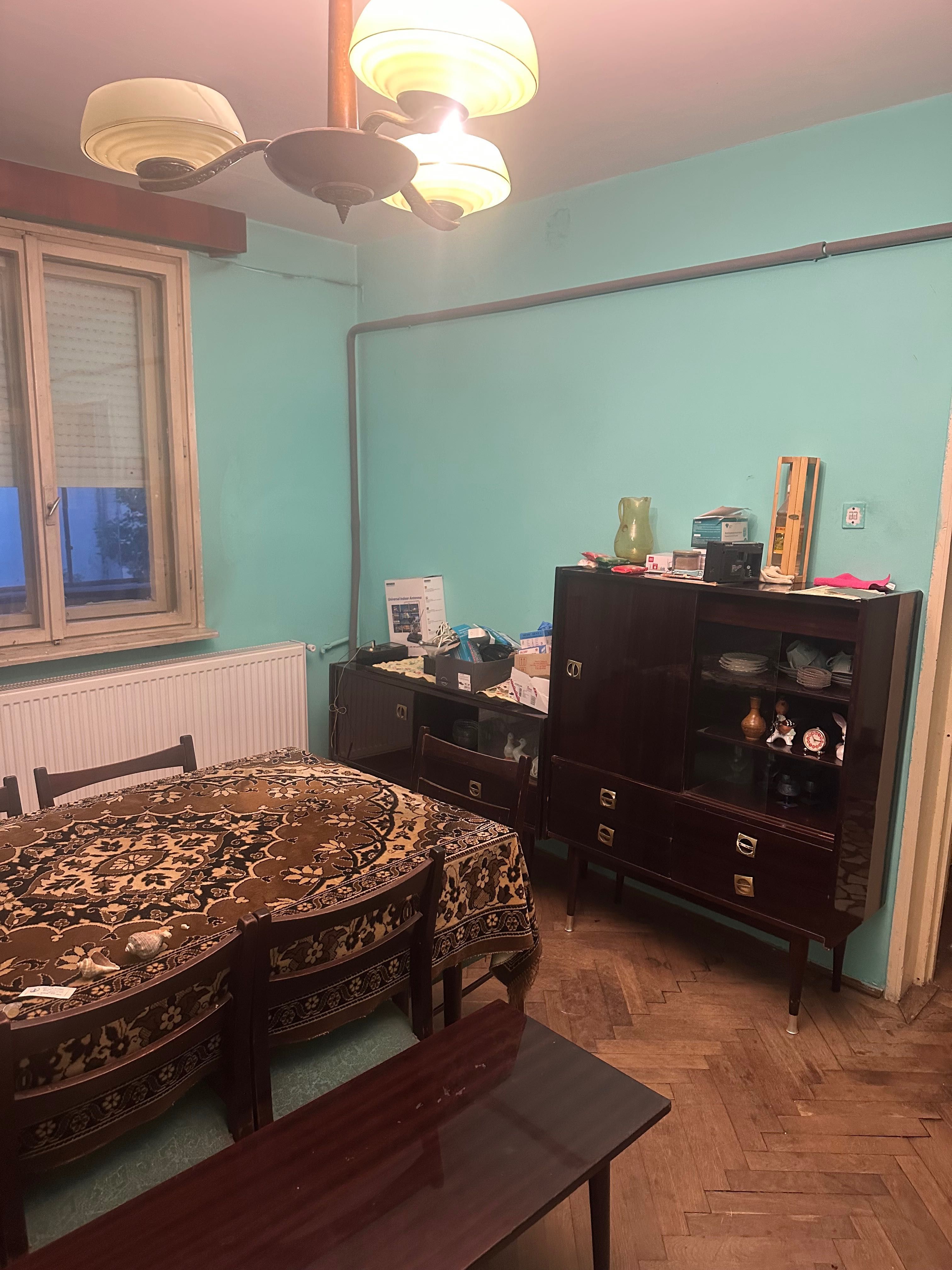 Vând apartament 3 camere, semidecomandat, etaj 4/4 ,Alexandria