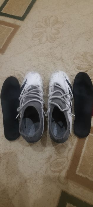Продаю бутсы Адидас белый торг есть