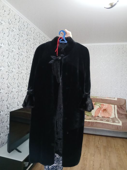 Продам мутоновую шубу и шапку норкувую
