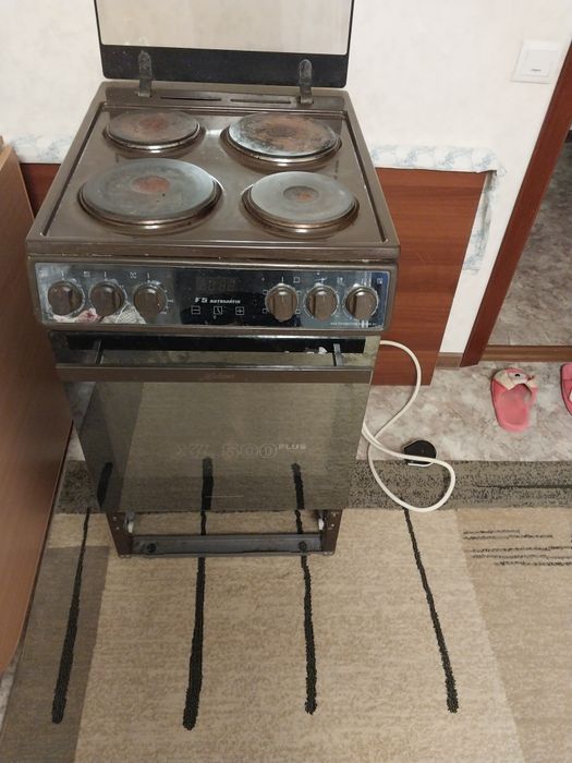 Продам элплита Кайзер 4хконфорочная всё работает 10 000 тг