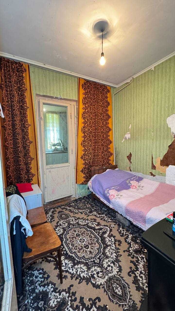 Фрунзиский 2 хонали ўрта подезд квартира сотилади.ID:1151