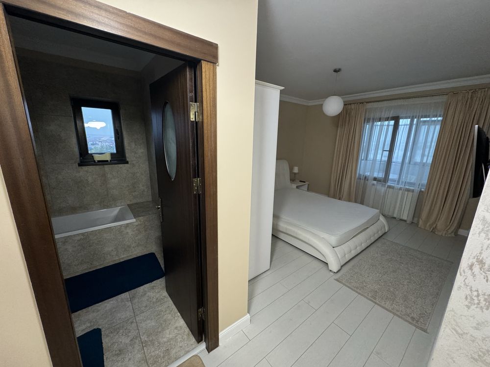 Inchiriez penthouse 4 camere - terasa