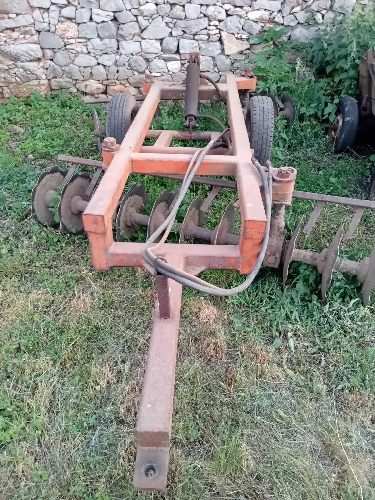 Продавам дискова брана