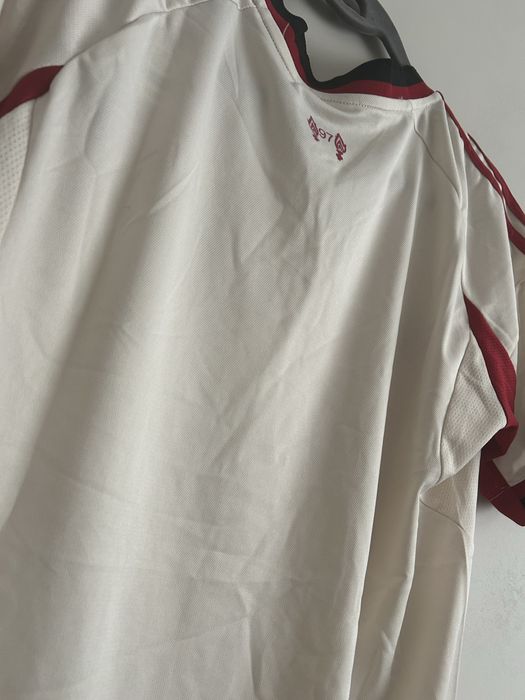 Liverpool,Barcelona home kit