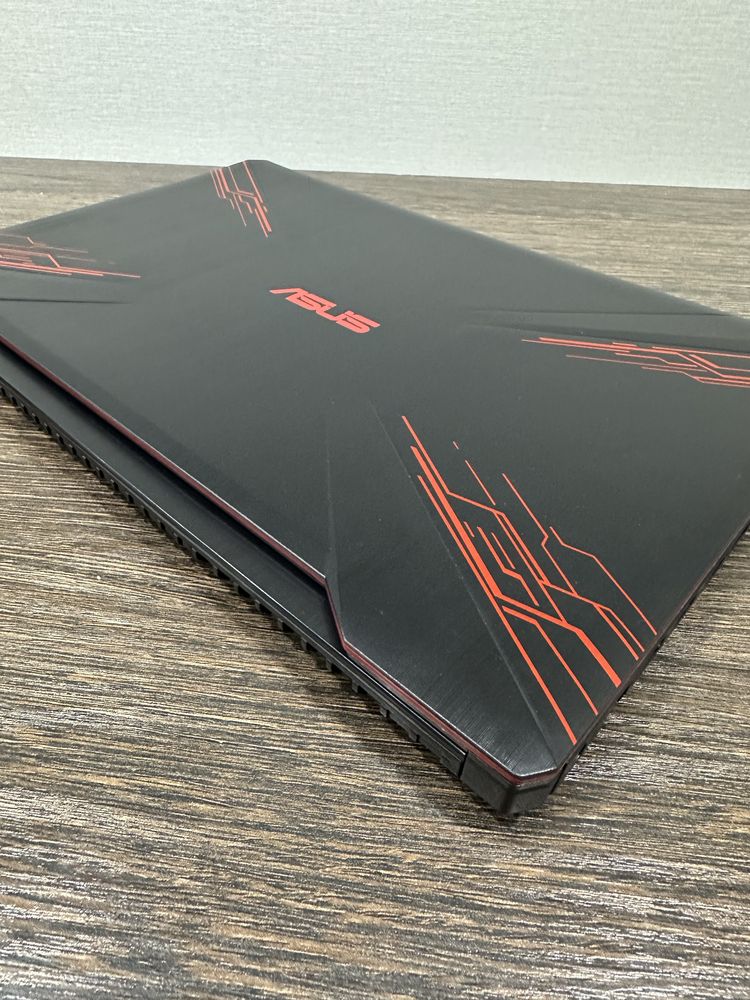 Мошный 8-ми ядерный ASUS Tuf Gaming FX 504G, для игр и графики
