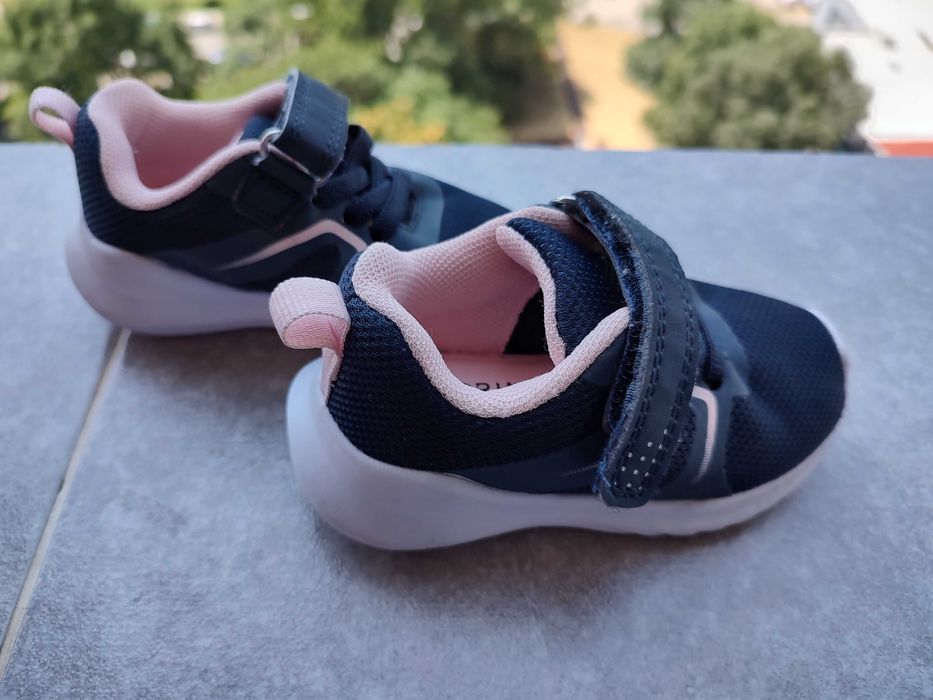 22 ном Примарк маратонки, обувки и Сандали тип джапанки