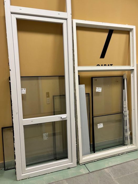 Пластиковые рамы с стеклами (новые)