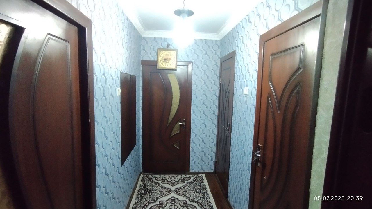Ойбек роддом олдида 2 хоналик квартира сотилади