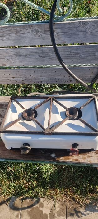 Маленькая газовая плита.