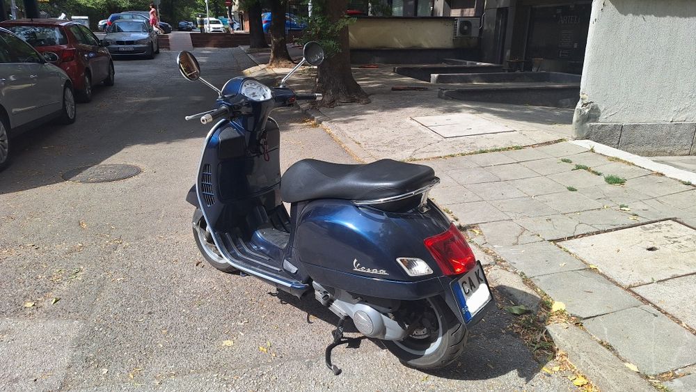 Vespa GTS 125                            .