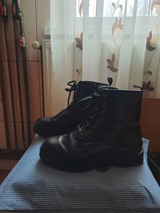 Vând f urgent ghete din piele nat negru 37,starefbuna